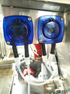 Chine Le distributeur de détergent de lave-vaisselle des hôtels 2.5KG/ECOLCO a consacré de doubles pompes de distributeur détersif fournisseur